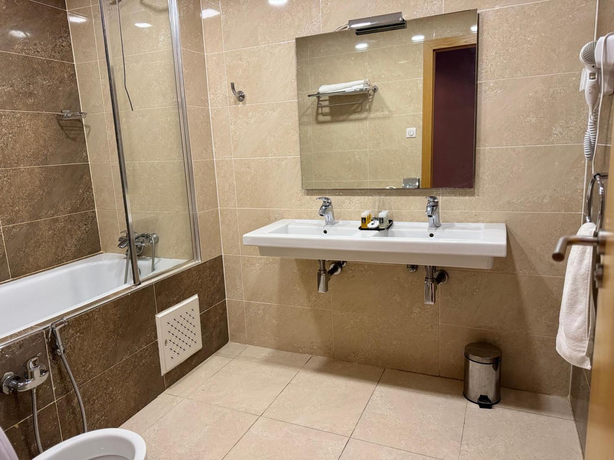 Le Zenith Hotel Orano Esterno foto