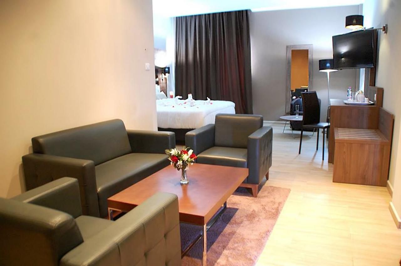 Le Zenith Hotel Orano Esterno foto