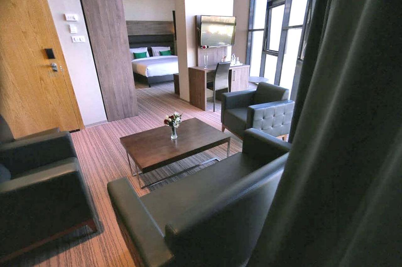 Le Zenith Hotel Orano Esterno foto